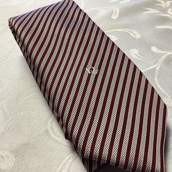 CHRISTIAN DIOR. GREY N BURGUNDY STRIPE TIE. SILK VINTAGE LOGO TOO - Picture 2 of 6